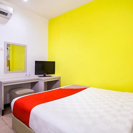 Oyo 119 Belvena Hotel Jakarta Exteriör bild