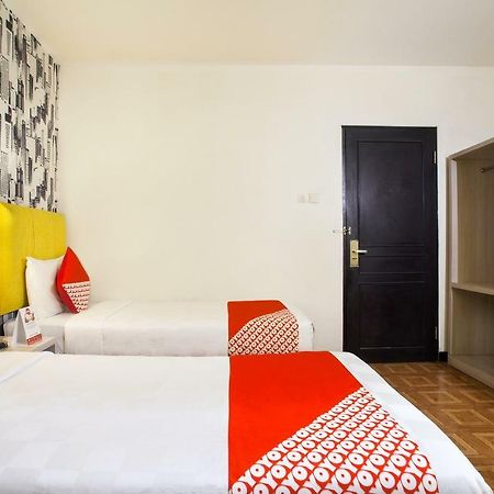 Oyo 119 Belvena Hotel Jakarta Exteriör bild